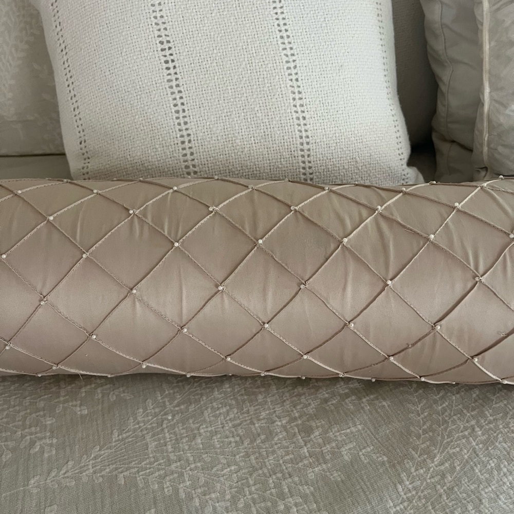 🌼Gorgeous Pearl accented neck roll pillow